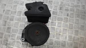 Gebruikte Pomp Servo Mercedes E (W211) 2.5 E-230 V6 24V Prijs € 105,00 Margeregeling aangeboden door Binckhorst BV