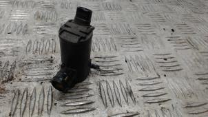 Gebruikte Ruitensproeierpomp achter Toyota Avensis Verso (M20) 2.0 16V VVT-i D-4 Prijs € 15,75 Margeregeling aangeboden door Binckhorst BV