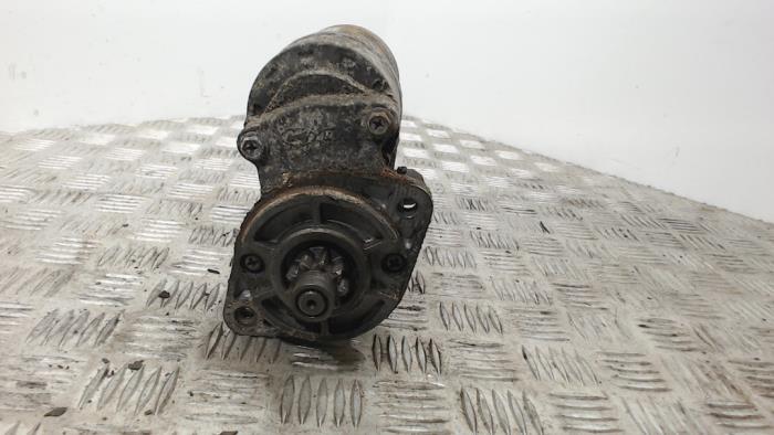 Startmotor van een Hyundai Santa Fe II (CM) 2.2 CRDi 16V 4x4 2006