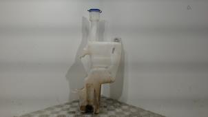 Gebruikte Ruitensproeiertank voor Ford Transit Courier 1.0 Ti-VCT EcoBoost 12V Prijs € 31,50 Margeregeling aangeboden door Binckhorst BV