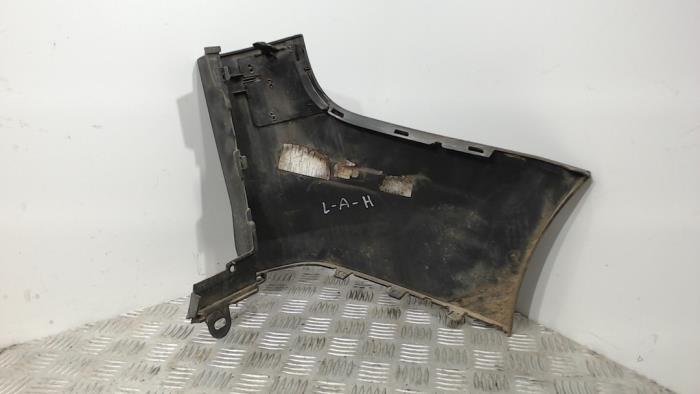 Bumperhoek links-achter van een Ford Transit Courier 1.0 Ti-VCT EcoBoost 12V 2021