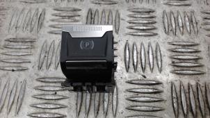 Gebruikte Handrem schakelaar Peugeot Expert (V1/VA/VB/VE/VF/VT/VY) e-Expert Prijs € 25,41 Inclusief btw aangeboden door Binckhorst BV