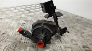 Gebruikte Extra waterpomp Peugeot Expert (V1/VA/VB/VE/VF/VT/VY) e-Expert Prijs € 44,47 Inclusief btw aangeboden door Binckhorst BV