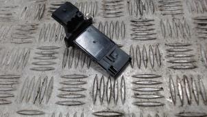 Gebruikte Luchthoeveelheidsmeter Opel Karl 1.0 12V Prijs € 26,25 Margeregeling aangeboden door Binckhorst BV