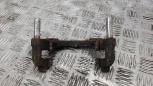 Gebruikte Remzadel rechts-achter Mazda 3 Sport (BK) 2.0i 16V Prijs € 15,75 Margeregeling aangeboden door Binckhorst BV