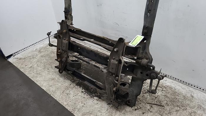 Subframe van een Volkswagen Crafter 2.5 TDI 30/35/50 2010