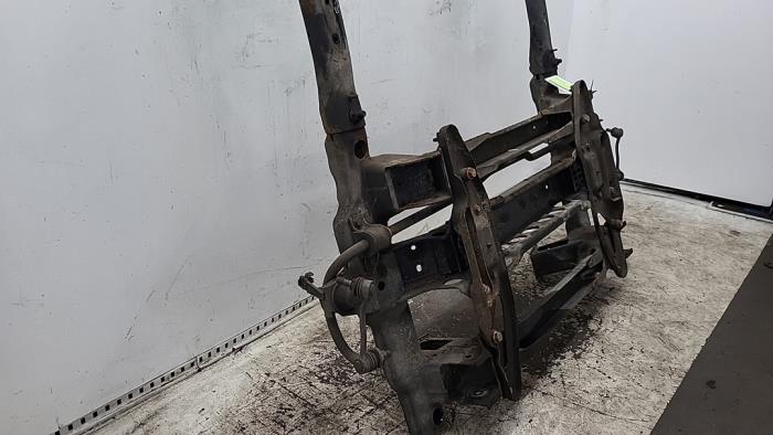 Subframe van een Volkswagen Crafter 2.5 TDI 30/35/50 2010