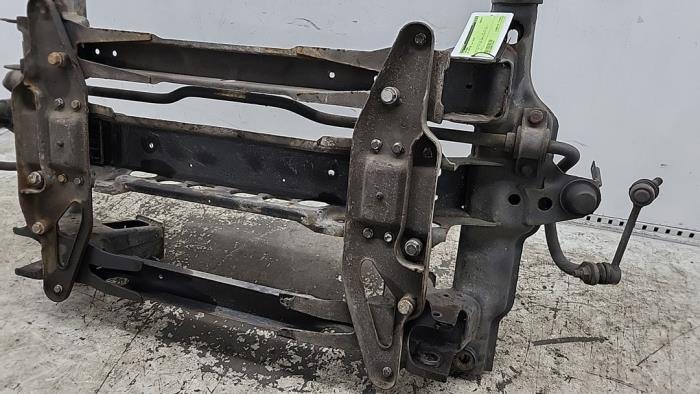 Subframe van een Volkswagen Crafter 2.5 TDI 30/35/50 2010