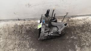 Gebruikte Versnellingsbak Renault Clio III (BR/CR) 1.2 16V 75 Prijs € 105,00 Margeregeling aangeboden door Binckhorst BV
