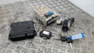 Gebruikte Kontaktslot + computer Toyota Yaris II (P9) 1.3 16V VVT-i Prijs € 131,25 Margeregeling aangeboden door Binckhorst BV