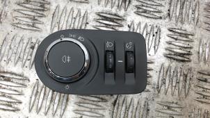 Gebruikte Licht Schakelaar Opel Corsa D 1.2 16V Prijs € 15,75 Margeregeling aangeboden door Binckhorst BV