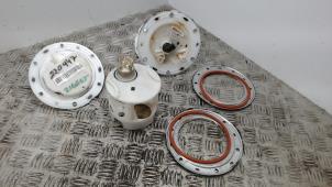 Gebruikte Tank element Pomp Mercedes S (W221) 5.5 S-600 L 36V Twin Turbo Prijs € 105,00 Margeregeling aangeboden door Binckhorst BV