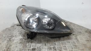 Gebruikte Koplamp rechts Opel Zafira Mk.II (M75) 1.7 CDTi 16V Prijs € 105,00 Margeregeling aangeboden door Binckhorst BV