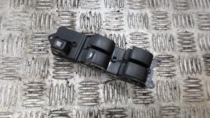 Gebruikte Raam schakelaar elektrisch Mitsubishi Grandis (NA) 2.4 16V MIVEC Prijs € 31,50 Margeregeling aangeboden door Binckhorst BV