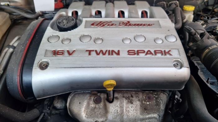 Motor van een Alfa Romeo GT (937) 1.8 Twin Spark 16V 2005