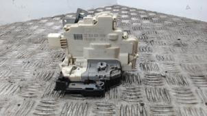 Gebruikte Deurslot Mechaniek 4Deurs links-achter Volkswagen Passat Variant (3C5) 1.8 TSI 16V Prijs € 36,75 Margeregeling aangeboden door Binckhorst BV