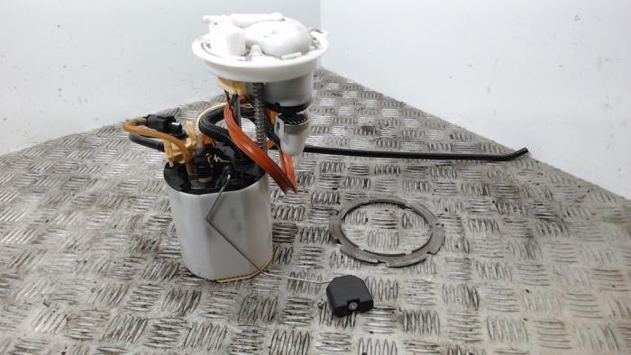 Gebruikte Tank element Pomp Volkswagen Passat Variant (3C5) 1.8 TSI 16V Prijs € 52,50 Margeregeling aangeboden door Binckhorst BV