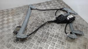 Gebruikte Raammechaniek 2Deurs links-voor Peugeot 307 CC (3B) 2.0 16V Prijs € 157,50 Margeregeling aangeboden door Binckhorst BV