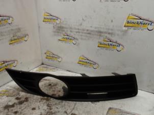 Gebruikte Afdekplaat mistlamp rechts Volkswagen Passat Variant (3C5) 1.8 TSI 16V Prijs € 15,75 Margeregeling aangeboden door Binckhorst BV