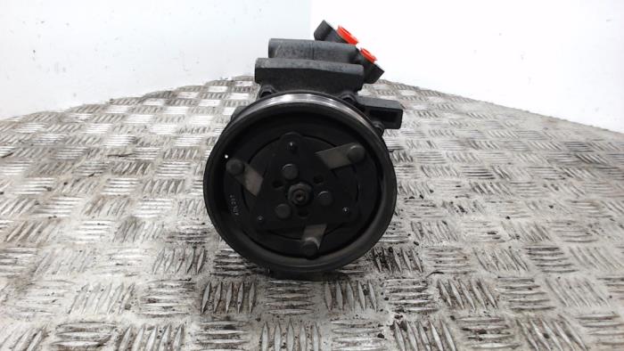 Gebruikte Aircopomp Renault Clio III (BR/CR) 1.4 16V Prijs € 9,98 Margeregeling aangeboden door Binckhorst BV