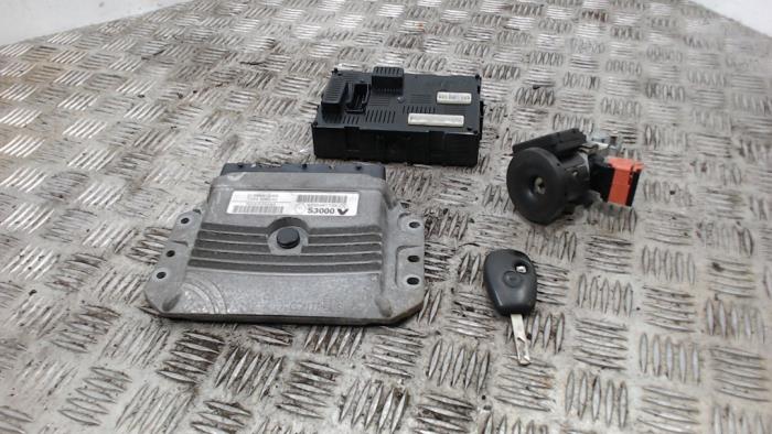 Gebruikte Kontaktslot + computer Renault Clio III (BR/CR) 1.4 16V Prijs € 105,00 Margeregeling aangeboden door Binckhorst BV
