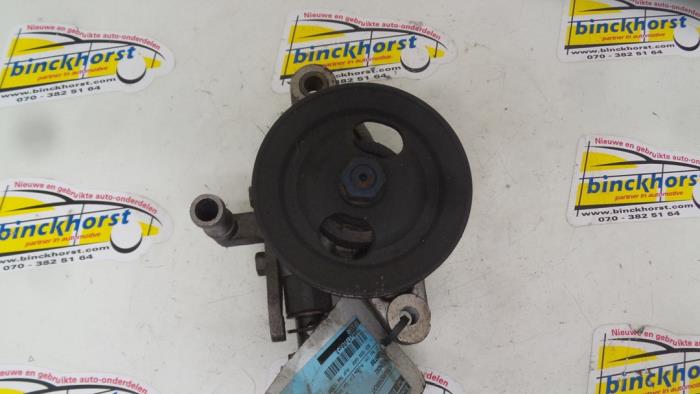 Stuurbekrachtiging Pomp van een Hyundai Lantra/Elantra II 1.6i GLS 16V 1996