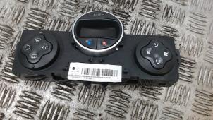 Gebruikte Chaufage Bedieningspaneel Renault Clio III (BR/CR) 1.6 16V Prijs € 26,25 Margeregeling aangeboden door Binckhorst BV