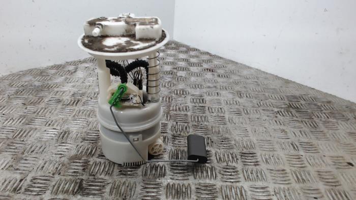 Gebruikte Tank element Pomp Renault Twingo II (CN) 1.2 16V Prijs € 36,75 Margeregeling aangeboden door Binckhorst BV