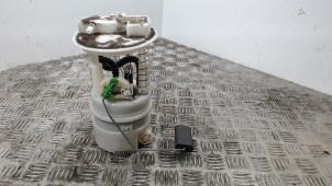Gebruikte Tank element Pomp Renault Twingo II (CN) 1.2 16V Prijs € 36,75 Margeregeling aangeboden door Binckhorst BV