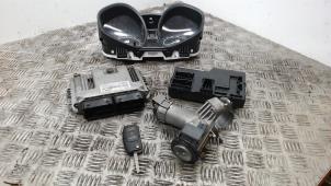 Gebruikte Kontaktslot + computer Ford Transit Courier 1.0 Ti-VCT EcoBoost 12V Prijs € 157,50 Margeregeling aangeboden door Binckhorst BV