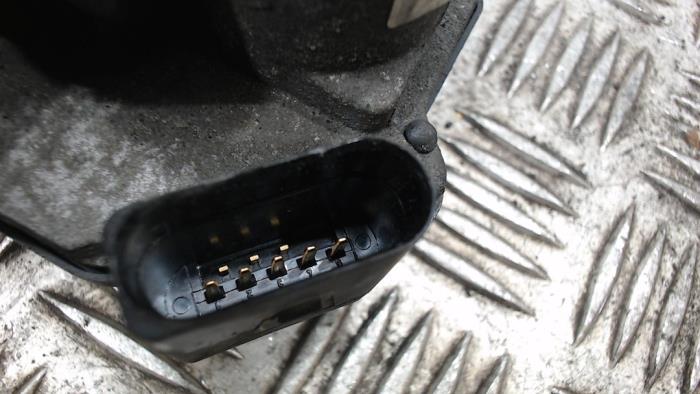 Gasklephuis van een Volkswagen Crafter 2.5 TDI 30/35/50 2010