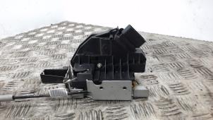 Gebruikte Slotmechaniek achterdeur Bus-Bestel Ford Transit 2.2 TDCi 16V Prijs € 52,50 Margeregeling aangeboden door Binckhorst BV