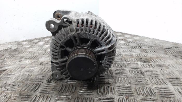 Gebruikte Dynamo Volkswagen Passat Variant (3C5) 1.9 TDI Prijs € 78,75 Margeregeling aangeboden door Binckhorst BV
