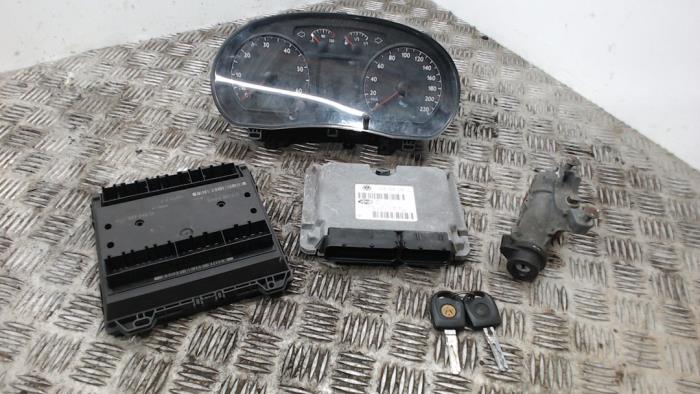 Gebruikte Kontaktslot + computer Volkswagen Polo IV (9N1/2/3) 1.4 16V 75 Prijs € 131,25 Margeregeling aangeboden door Binckhorst BV
