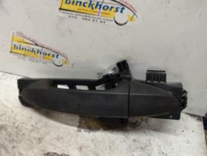 Gebruikte Greep achterdeur Bus-Bestel Ford Transit Courier 1.0 Ti-VCT EcoBoost 12V Prijs € 26,25 Margeregeling aangeboden door Binckhorst BV