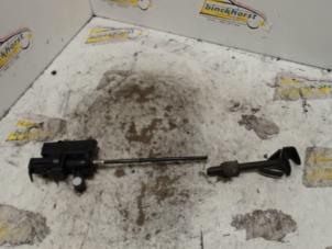 Gebruikte Motor Tankklepvergrendeling Renault Grand Scénic III (JZ) 1.4 16V TCe 130 Prijs € 26,25 Margeregeling aangeboden door Binckhorst BV