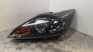 Gebruikte Koplamp links Ford Focus 2 1.6 16V Prijs € 72,45 Margeregeling aangeboden door Binckhorst BV