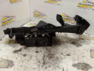 Gebruikte Deurslot Mechaniek 4Deurs links-voor Volvo S40 (MS) 2.4 20V Prijs € 31,50 Margeregeling aangeboden door Binckhorst BV