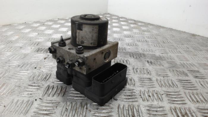Gebruikte ABS Pomp Volkswagen Caddy III (2KA,2KH,2CA,2CH) 2.0 SDI Prijs € 52,50 Margeregeling aangeboden door Binckhorst BV