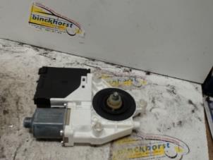 Gebruikte Raammotor Portier Volkswagen Golf Plus (5M1/1KP) 1.6 FSI 16V Prijs € 31,50 Margeregeling aangeboden door Binckhorst BV