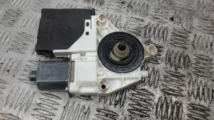 Gebruikte Motor electrisch raam Volkswagen Golf V (1K1) 1.4 16V Prijs € 36,75 Margeregeling aangeboden door Binckhorst BV