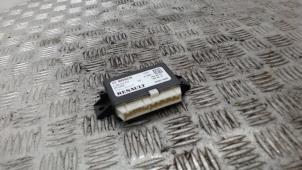 Gebruikte PDC Module Renault Master III (FV) 2.3 dCi 135 16V FWD Prijs € 78,75 Margeregeling aangeboden door Binckhorst BV