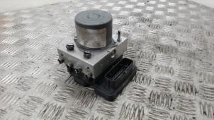 Gebruikte ABS Pomp Renault Master III (FV) 2.3 dCi 135 16V FWD Prijs € 183,75 Margeregeling aangeboden door Binckhorst BV