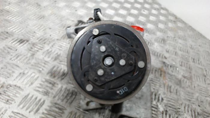 Gebruikte Aircopomp Peugeot 108 1.0 12V VVT-i Prijs € 72,45 Margeregeling aangeboden door Binckhorst BV