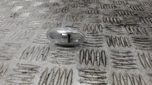 Gebruikte Knipperlicht Scherm links-voor Peugeot 108 1.0 12V VVT-i Prijs € 10,50 Margeregeling aangeboden door Binckhorst BV