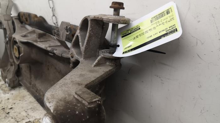 Subframe van een Skoda Octavia Combi (1Z5) 1.6 TDI Greenline 2013