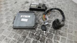 Gebruikte Contactslot + computer Renault Kangoo (KC) 1.6 16V Prijs € 114,45 Margeregeling aangeboden door Binckhorst BV