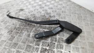 Gebruikte Ruitenwisserarm voor Mercedes E (W212) E-350 CDI BlueEfficiency V6 24V 4-Matic Prijs € 26,25 Margeregeling aangeboden door Binckhorst BV