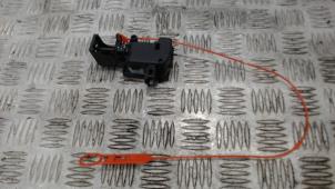 Gebruikte Tankklep Vergrendelingsmotor Mercedes E (W212) E-350 CDI BlueEfficiency V6 24V 4-Matic Prijs € 21,00 Margeregeling aangeboden door Binckhorst BV