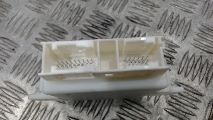 PDC Module van een Mercedes-Benz E (W212) E-350 CDI BlueEfficiency V6 24V 4-Matic 2012